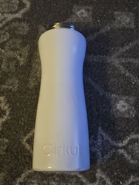 Cirkul White Stainless Water Bottle - Sleek Hydration Bottle